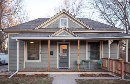 Greeley Apartment | Couples Getaway - Walk to UNC - Free Cruiser Bikes