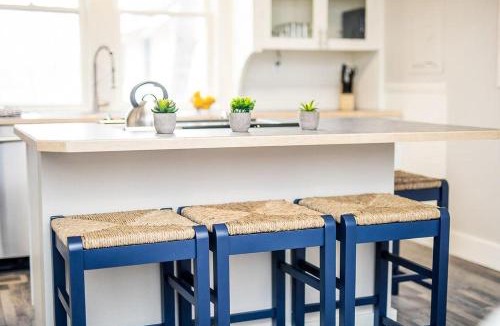 Greeley Apartment | Couples Getaway - Walk to UNC - Free Cruiser Bikes