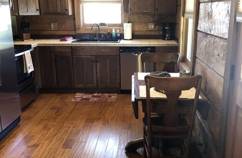 Montvale Cabin | Couples Getaway with a Great Mountain View