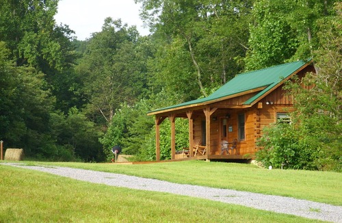 Montvale Cabin | Couples Getaway with a Great Mountain View