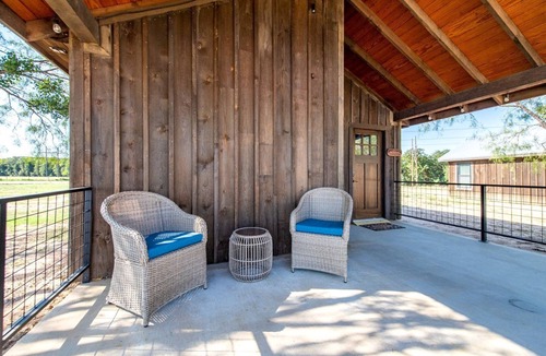 Elm Mott Cabin | Couples Glamping Cabin for a Romantic Escape near Magnolia