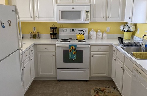 North Myrtle Beach Condo | Couples Golf and quiet 3rd floor condo on Golf course & beach is minutes away