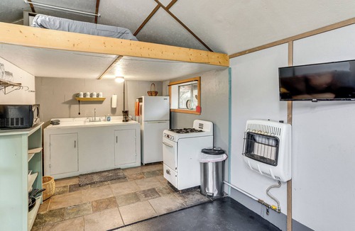 Lewis Apartment | Couples Haven 1 Mi to Dtwn Dolores! Bring Your Pet