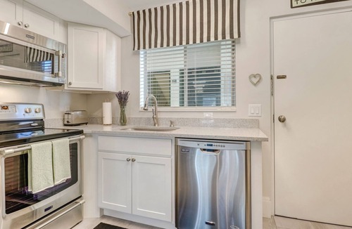 Pelican Bay Condo | Couples Hideaway | Close to Everything | Short Walk to Beach