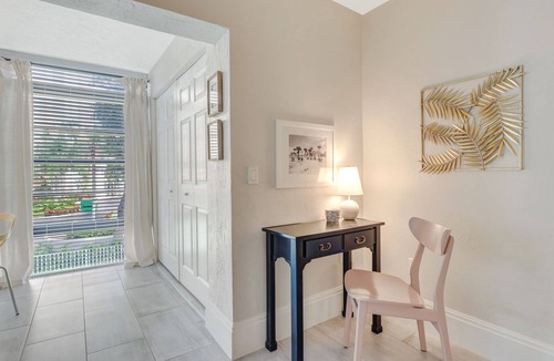 Pelican Bay Condo | Couples Hideaway | Close to Everything | Short Walk to Beach