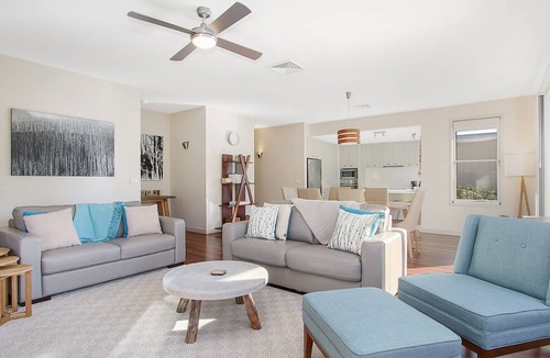 Bright House | Couples on the Park - Great location!