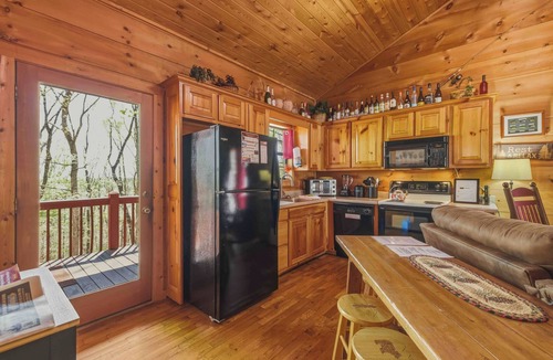 Cleveland Cabin | Couples Retreat – Romantic and Relaxing Cabin Retreat