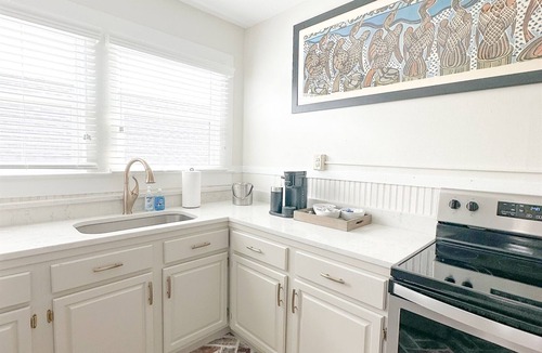 Laurel Apartment | Couples’ Retreat - Walk to Downtown - Pets Welcome