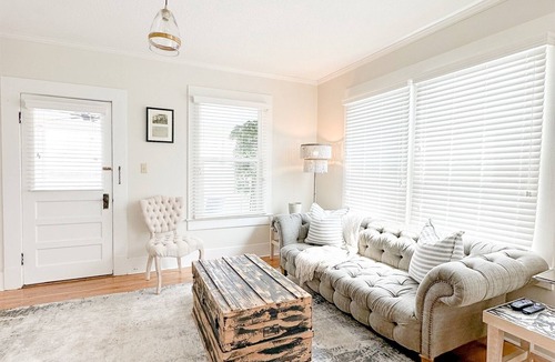 Laurel Apartment | Couples’ Retreat - Walk to Downtown - Pets Welcome