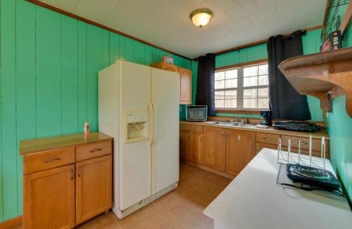 Fort Gaines Apartment | Couples Retreat with Dock Access on Lake Eufaula!