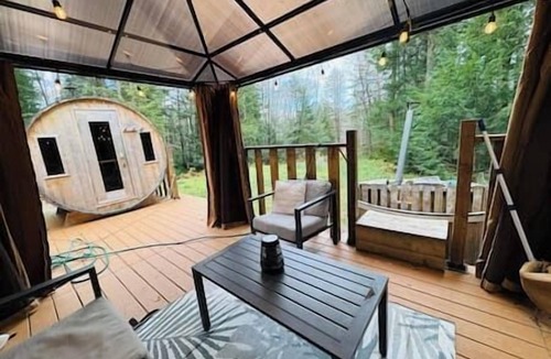 Kawartha Lakes House | Couple’s Romantic & Adventure Retreat on the water