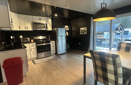 Wilton Manors Villa | Couples Romantic Escape Hot Tub Fireplace