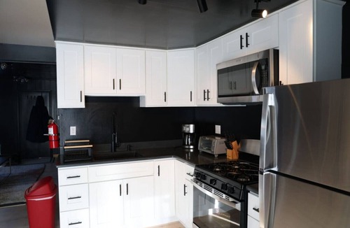 Wilton Manors Villa | Couples Romantic Escape Hot Tub Fireplace