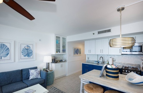 Myrtle Beach Condo | COUPLES ROMANTIC GETAWAY, OCEANFRONT, HIGH-END DECOR, ADJUST. KING, FREE PARKING