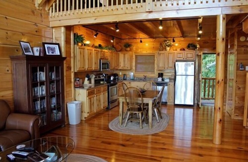 Gatlinburg - Pigeon Forge Cabin | Couples Romantic Paradise,Gorgeous View,Free HS WiFi,HTub,XM, Smart Home Theatre