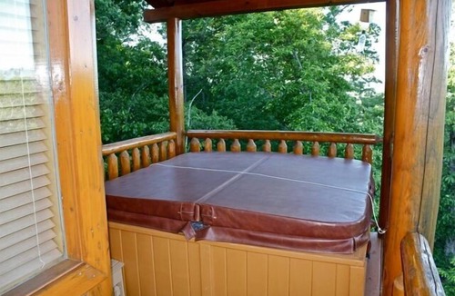 Gatlinburg - Pigeon Forge Cabin | Couples Romantic Paradise,Gorgeous View,Free HS WiFi,HTub,XM, Smart Home Theatre