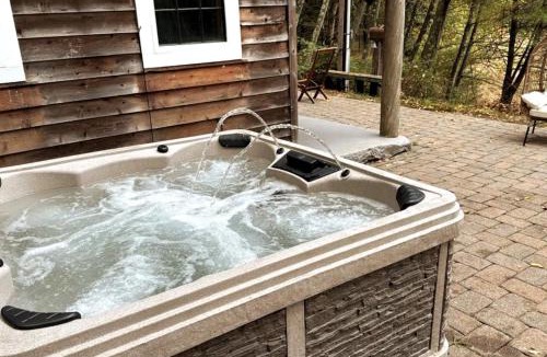 Layton House | Couples Serenity Cabin Waterfall Lake