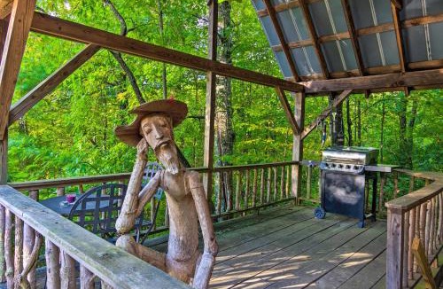 Brevard House | Couples’ Treehouse Retreat w/Hot Tub & Views
