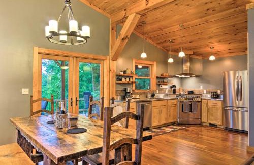 Brevard House | Couples’ Treehouse Retreat w/Hot Tub & Views