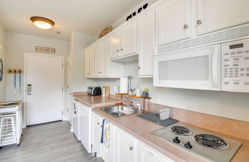 Huddleston Apartment | Couple’s Unit w/Community Perks on Smith Mtn Lake