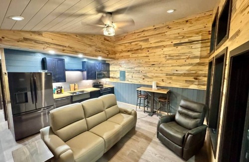 Cook Cabin | Couples Wilderness Suite
