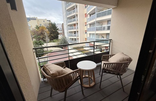 Cœur de Ville Apartment | Courbevoie Studio terrasse situe pres de Paris