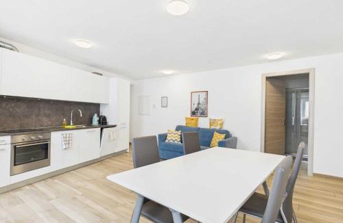 Curio Apartment | Court House Curio