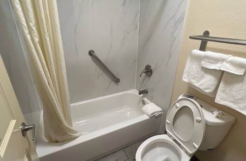 South Arlington Hotel | CourtesyStay