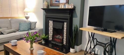 Mosborough House | Courthouse Cottage