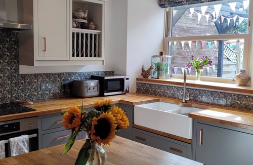 Mosborough Cottage | COURTHOUSE COTTAGE, pet friendly in Eckington, Derbyshire