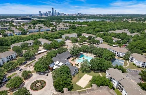 Pleasant Valley Apartment | Courts & Pool - Sleeps 12 - Family Oasis