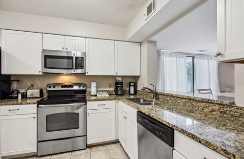 Hilton Head Island Villa | Courtside 46 - Spacious First Floor End Unit