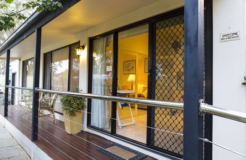 Euroa Bed & Breakfast | Courtside Cottage Bed & Breakfast