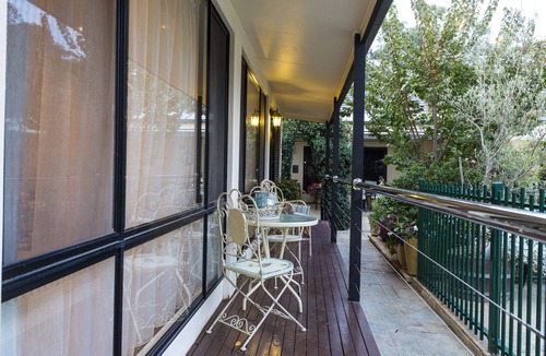 Euroa Bed & Breakfast | Courtside Cottage Bed & Breakfast