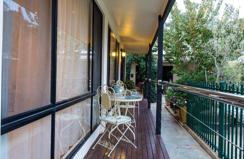 Euroa Bed & Breakfast | Courtsidecottage Bed and Breakfast