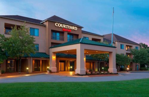 Fairlawn Hotel | Courtyard Akron Fairlawn