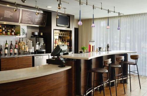 Franklin Park Hotel | Courtyard Austin South