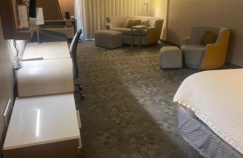 Bay City Hotel | Courtyard Bay City