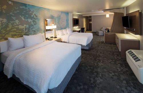 Bay City Hotel | Courtyard Bay City
