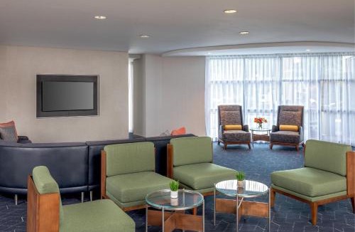 Marlborough Hotel | Courtyard Boston Marlborough