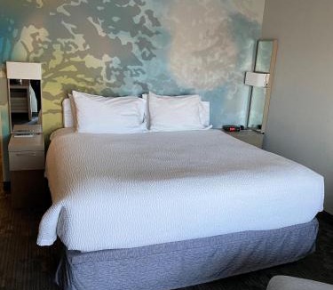 Raynham Hotel | Courtyard Boston Raynham