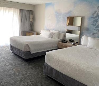 Raynham Hotel | Courtyard Boston Raynham