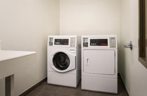 Brunswick Hotel | Courtyard Brunswick