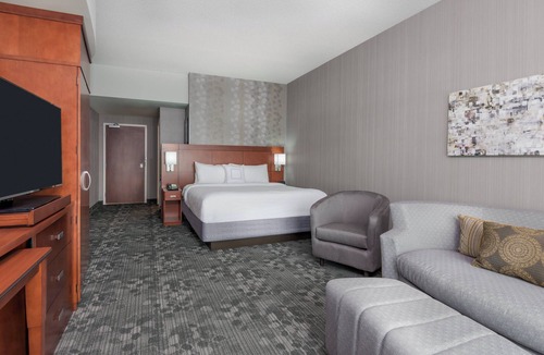 Cheektowaga Hotel | Courtyard Buffalo Airport