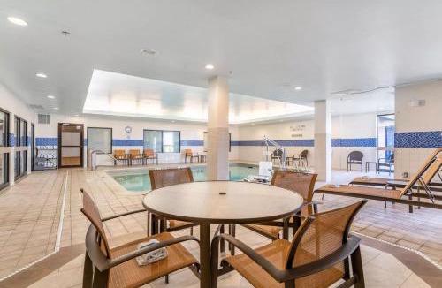 Williston South Hotel | Courtyard Burlington Williston