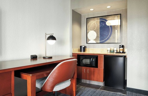 Maryland Heights Hotel | Courtyard by Marriott St Louis Westport Plaza