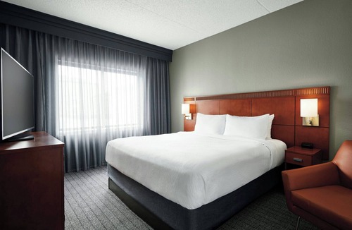 Maryland Heights Hotel | Courtyard by Marriott St Louis Westport Plaza