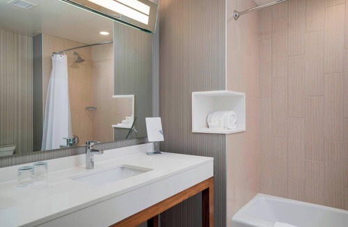 Downtown Niagara Falls Hotel | Courtyard by Marriott Niagara Falls USA