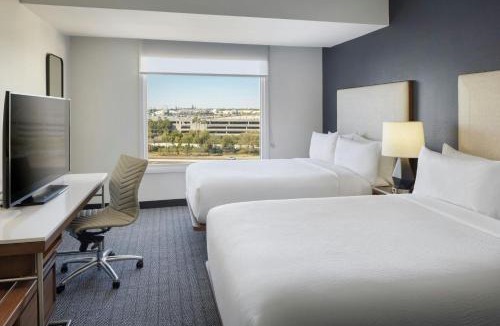 Florida Center Hotel | Courtyard by Marriott across Universal Orlando