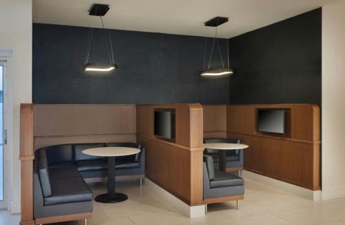 Florida Center Hotel | Courtyard by Marriott across Universal Orlando